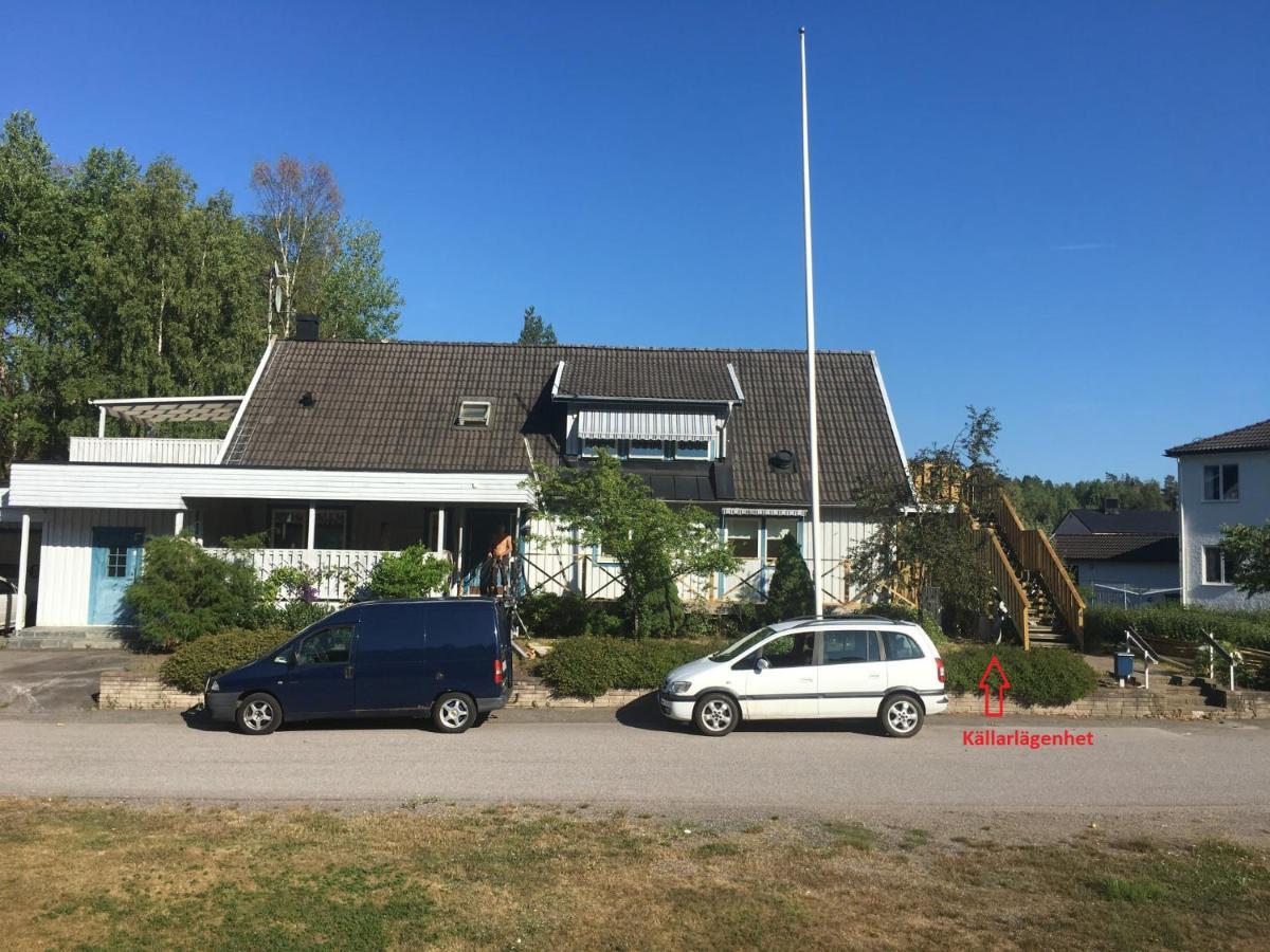 Kaellarlaegenhet Centrumvaegen Gusum Eksteriør bilde